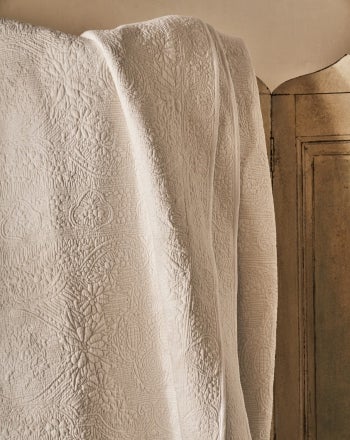 Bed Blankets & Quilts