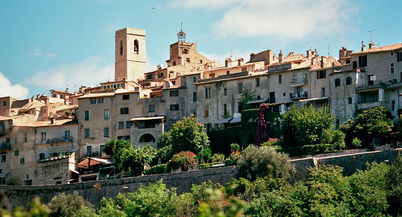                             Nestled in the medieval town of Saint-Paul de Vence, the iconic La Colombe d&#x2019;Or is the ultimate in bohemian luxury