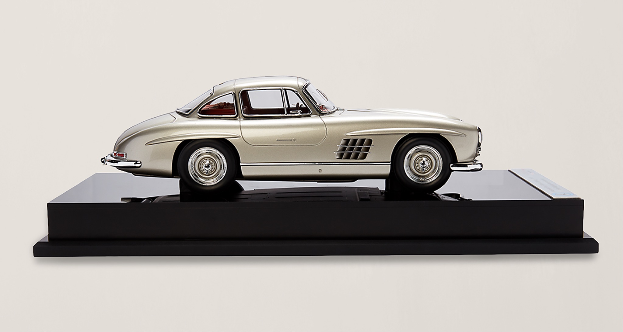 <span>The 1955 Mercedes Benz 300 SL Coupe “Gullwing” was the fastest production car of its time, the first to use fuel injection directly into the cylinders for a top speed of 161 miles per hour</span><br/><a href="https://www.ralphlauren.com/home-decor-decorative-accessories/mercedes-benz-gullwing-coupe/453620.html?dwvar453620_colorname=Silver" target="_blank" class="rlc-linecta rlc-lineplay"><span>SHOP NOW</span></a>