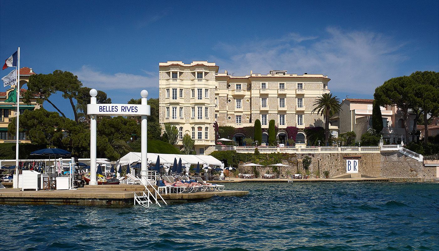                             In the hotel where F. Scott Fitzgerald penned Tender Is the Night, the best way to unwind is with a good book and a Gin Rickey in hand