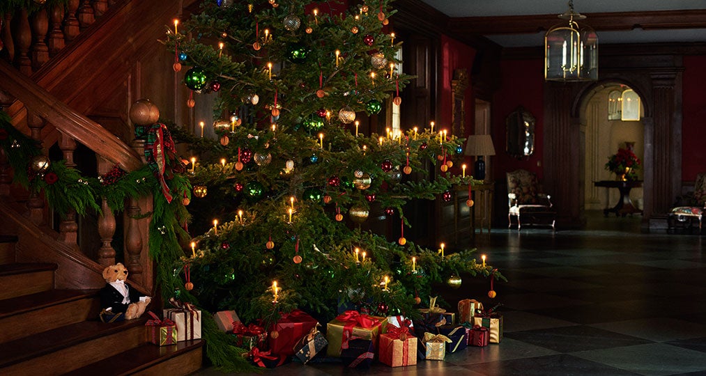 Decorated Christmas tree with presents underneath