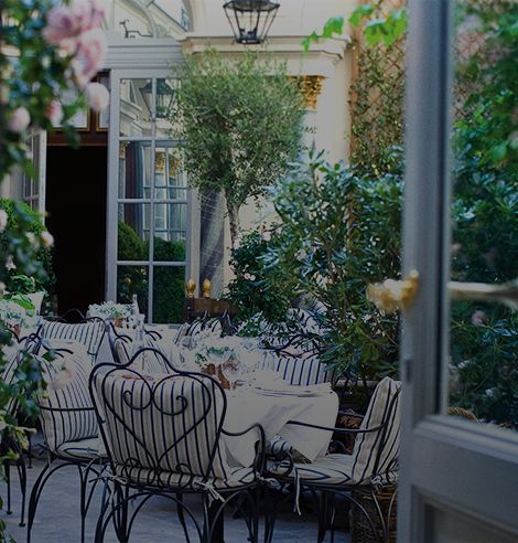Outdoor dining space at Ralph’s in Paris